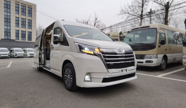 豐田海獅7座商務(wù)車(chē)價(jià)格 售價(jià)52萬(wàn)元起（全款落地58.22萬(wàn)）