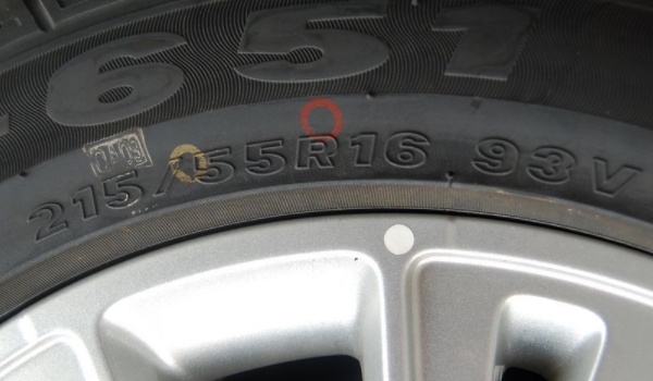汽車輪胎的規(guī)格型號怎么看 輪胎側(cè)面的數(shù)字加字母標記可以看出
