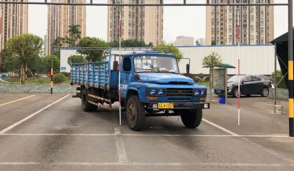 b2駕照年齡限制多少歲 20周歲到60周歲以下（50歲以上不能報考）