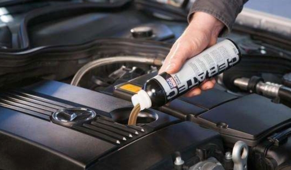 汽車大保養(yǎng)做些什么項目 更換機(jī)油、三濾、變速箱潤滑油、火花塞等