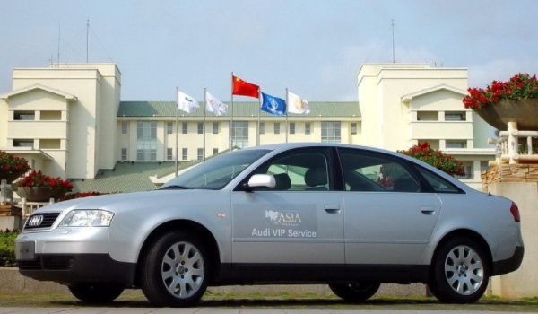 奧迪a6多少錢 2004款售價(jià)30.80萬元（二手車售價(jià)1.80到5.80萬）