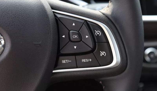 定速巡航怎么用 按下控制按鍵可以打開和關閉（SET+/SET-設置速度）
