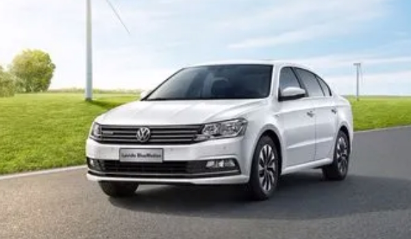 速騰和朗逸哪個(gè)好 速騰效果好（年輕、運(yùn)動(dòng)、時(shí)尚的一款轎車）