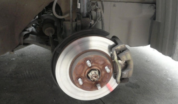 碟剎和鼓剎哪個安全 碟剎使用效果更安全（重量輕、散熱塊）