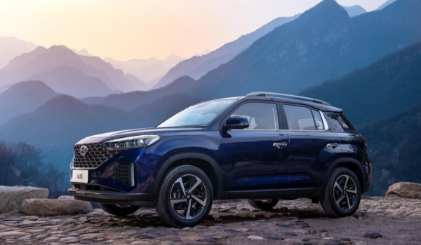 現(xiàn)代ix35怎么樣 加速效果好、車身配置豐富、中控設(shè)計不錯