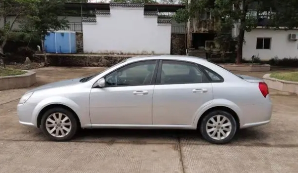 別克凱越怎么樣 油耗低、舒適度高、車(chē)身動(dòng)力充足（百公里5L）