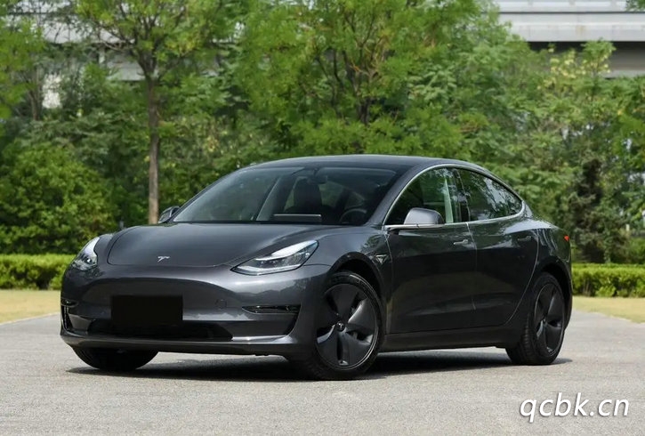 女人開(kāi)特斯拉說(shuō)明什么