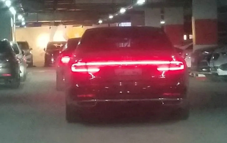 尾燈一直亮是怎么回事