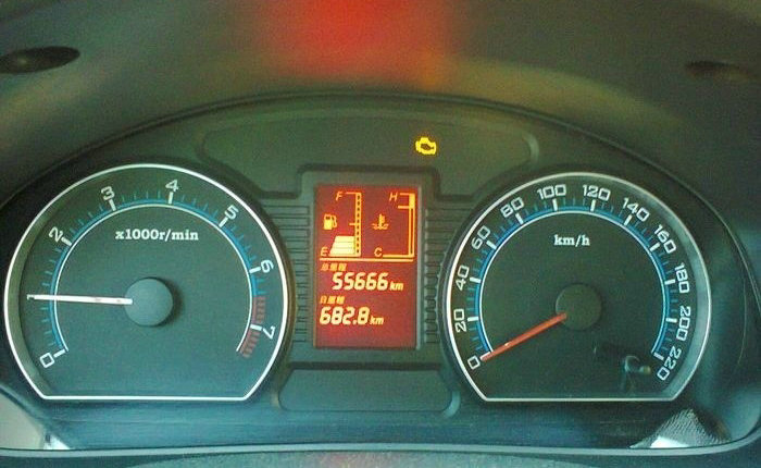 奔騰b70發(fā)動(dòng)機(jī)故障燈亮怎么回事