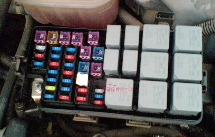 凱越雨刷保險(xiǎn)絲在哪