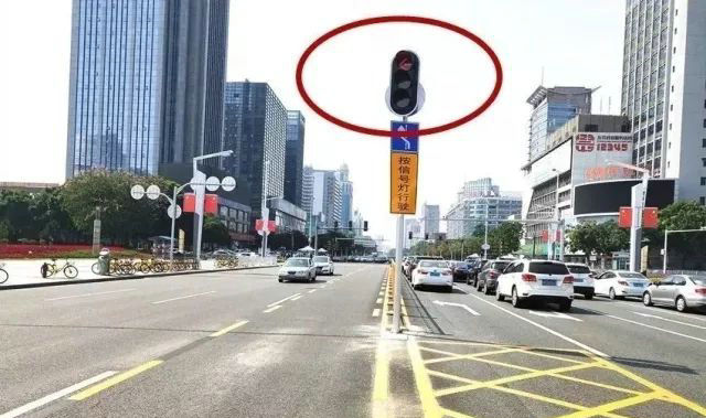 不按行進方向駛?cè)雽?dǎo)向車道怎么處罰