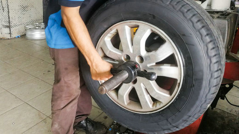 輪胎被釘子扎了補胎還是換胎好