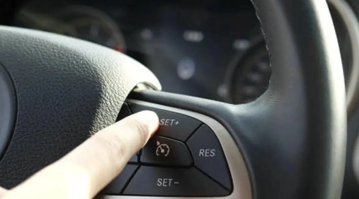 豐田凱美瑞定速巡航怎么用