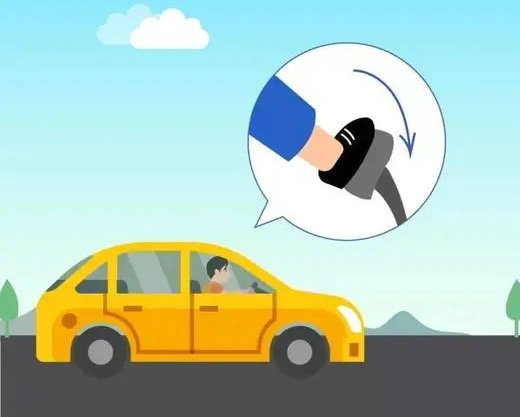 離合器踏板在哪個(gè)位置