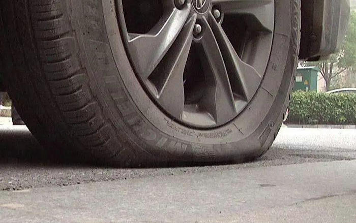 輪胎扎了釘子一直沒拔有影響嗎