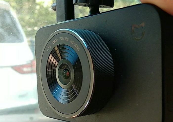 行車(chē)記錄儀屏幕卡死一直亮怎么處理