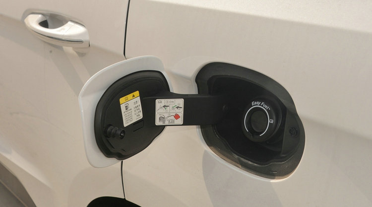 汽車(chē)油箱蓋怎么打開(kāi)