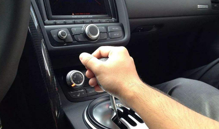 上高速路D檔和S檔哪個更省油