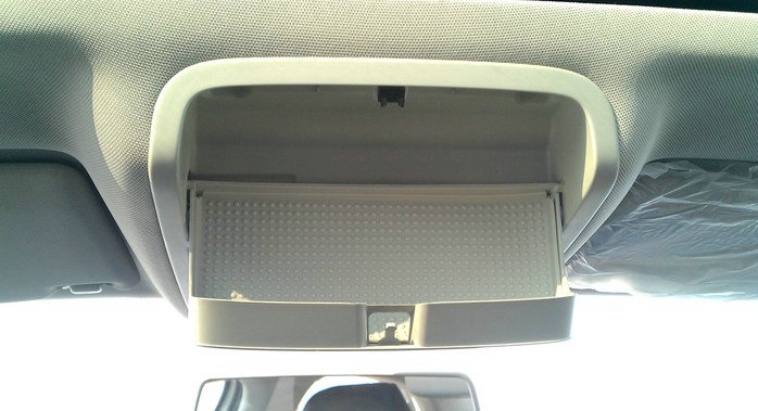 車(chē)內(nèi)閱讀燈一直亮怎么辦