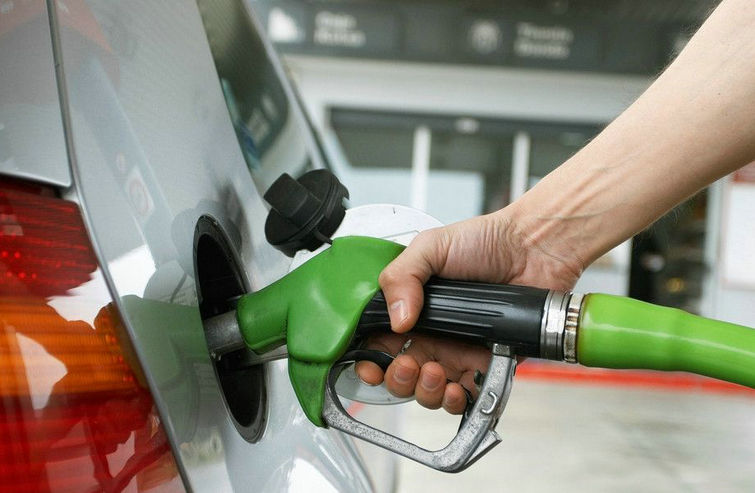 汽車油加滿了對(duì)車有沒有影響