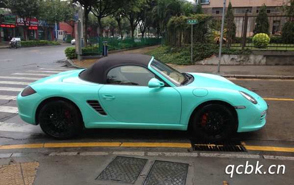 整車(chē)噴漆好還是整車(chē)貼膜好