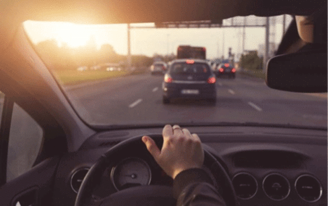 汽車(chē)方向盤(pán)的正確打法