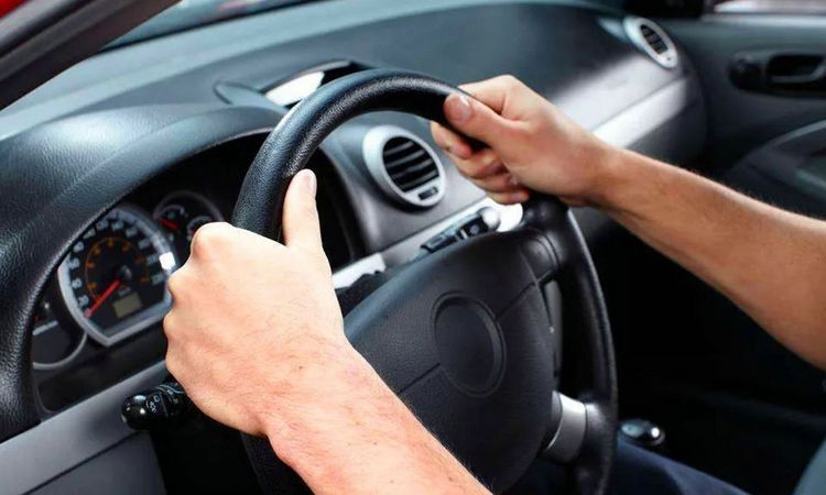 方向盤(pán)鎖死了咋整