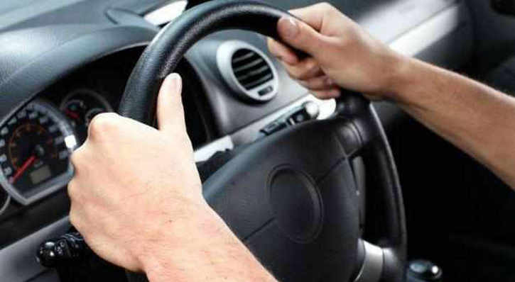 汽車(chē)加油門(mén)時(shí)一頓一頓的是怎么回事