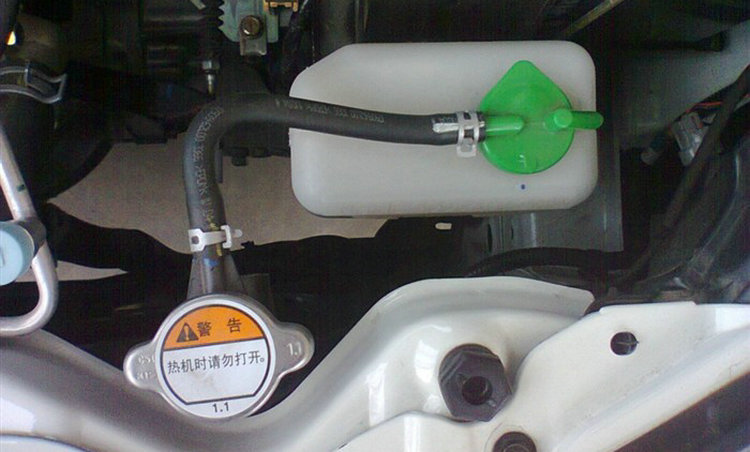 汽車水箱蓋怎么打開(kāi)