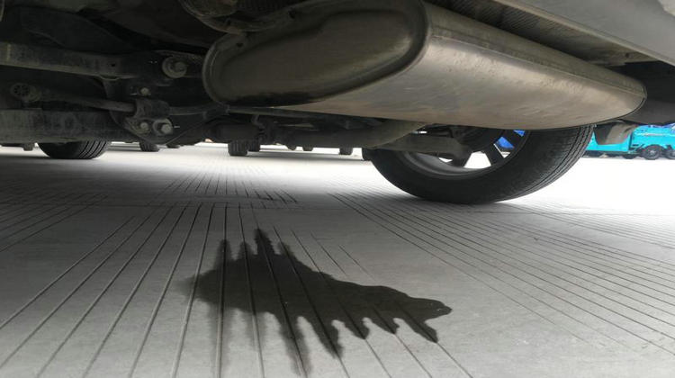 開暖風(fēng)車底下有滴水咋回事