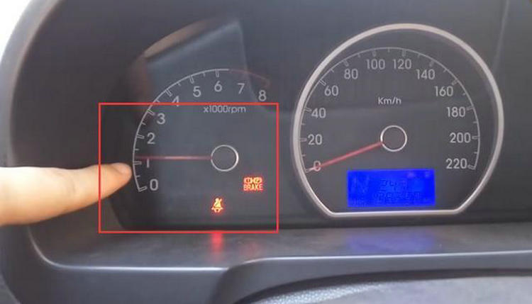 發(fā)動機(jī)怠速高是什么原因造成的