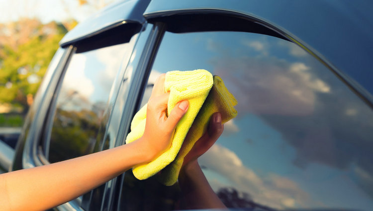 冬天車(chē)內(nèi)玻璃起霧怎么辦