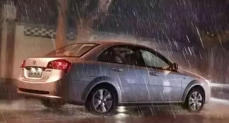 新車(chē)淋雨對(duì)車(chē)有影響嗎