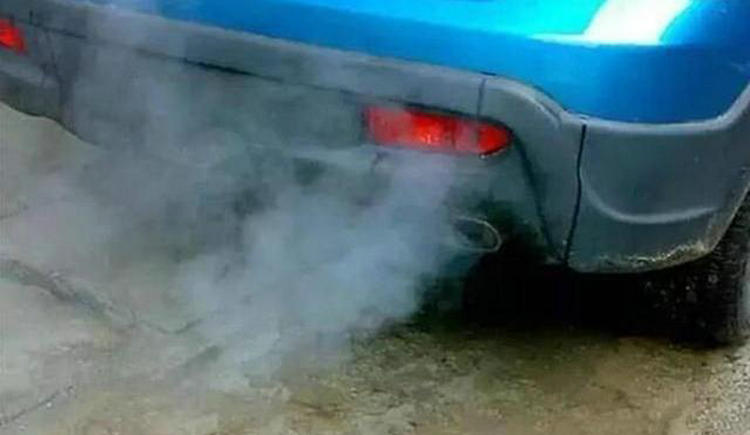 發(fā)動機冒白煙是拉缸了嗎 發(fā)動機冒白煙的原因