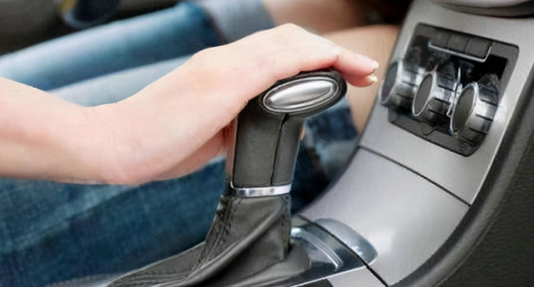 自動(dòng)擋車走著突然熄火怎么回事