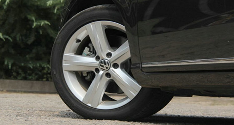 方向盤沒(méi)回正停一個(gè)晚上沒(méi)事吧