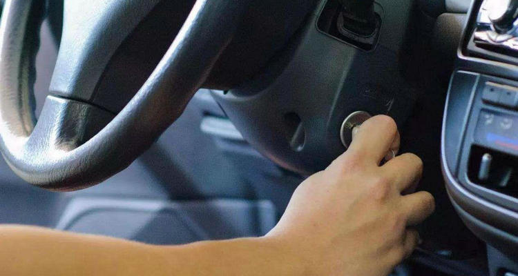 汽車鑰匙鎖擰不動怎么回事