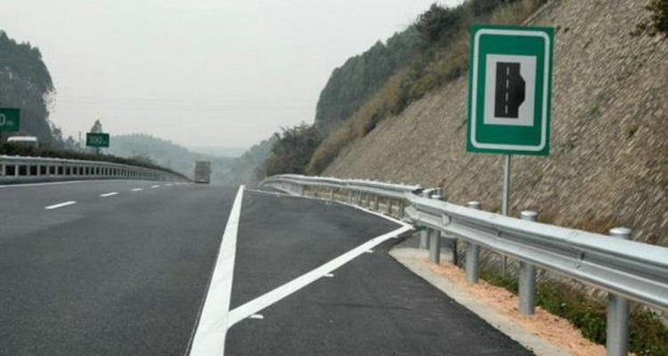 高速臨時(shí)停車(chē)帶允許停幾分鐘