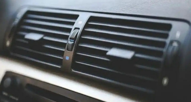 冬季開(kāi)車(chē)用內(nèi)循環(huán)還是外循環(huán)好