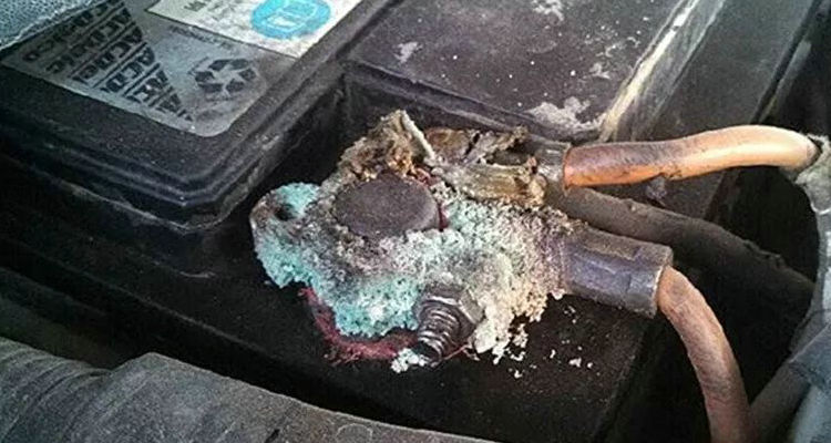 汽車電瓶白色粉末是正?，F(xiàn)象嗎