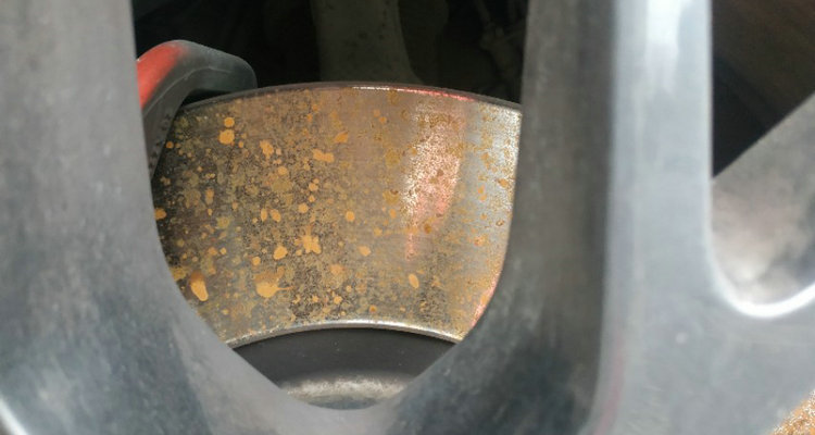 汽車輪胎里面那個(gè)圈生銹了要緊嗎