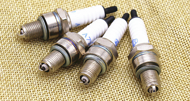 踏板摩托車更換火花塞教程