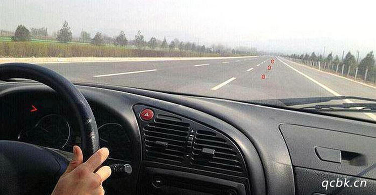 直線行駛方向盤是歪的怎么回事