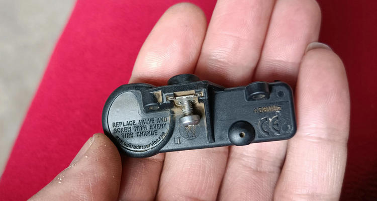 胎壓監(jiān)測器電池怎么換