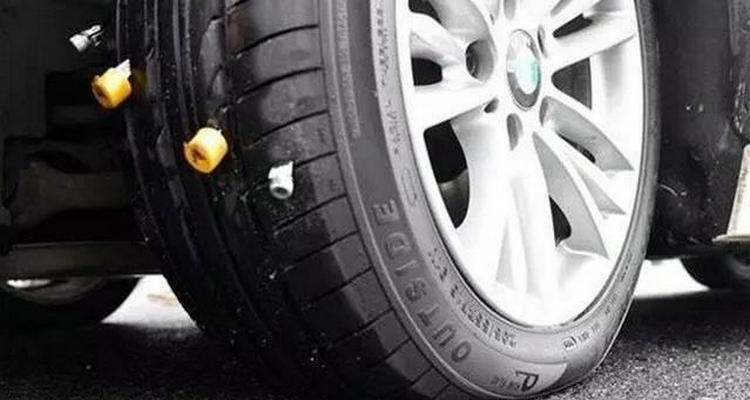 汽車胎破了是補還是換