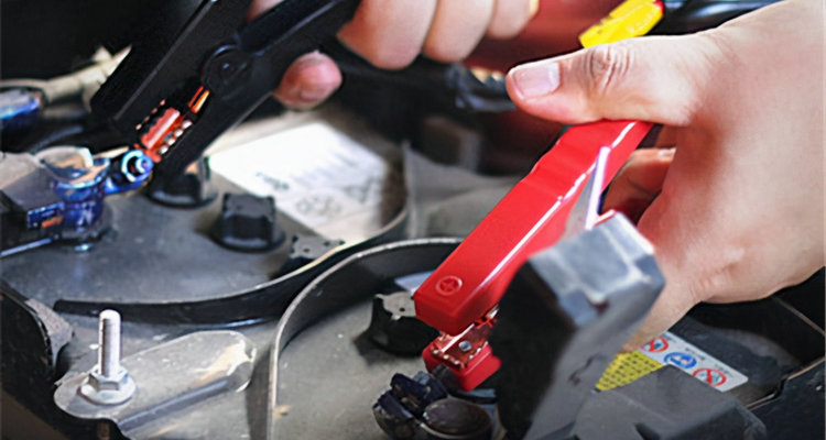 汽車電瓶搭錯(cuò)電的后果