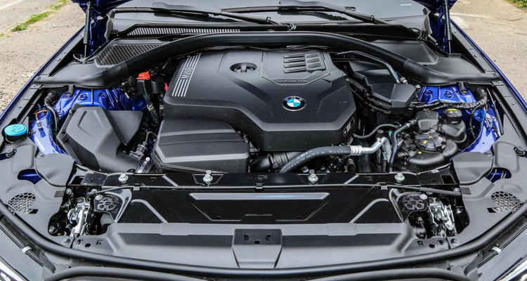 發(fā)動機一啟動風扇就轉正常嗎