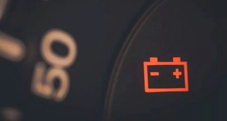 汽車原地啟動(dòng)能給電瓶充電嗎