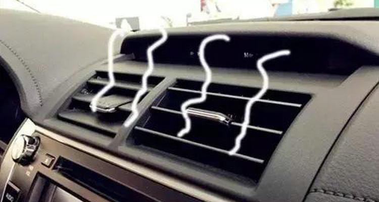 車內一開空調就有酸臭味怎么回事