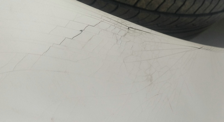 車漆裂紋如何修復